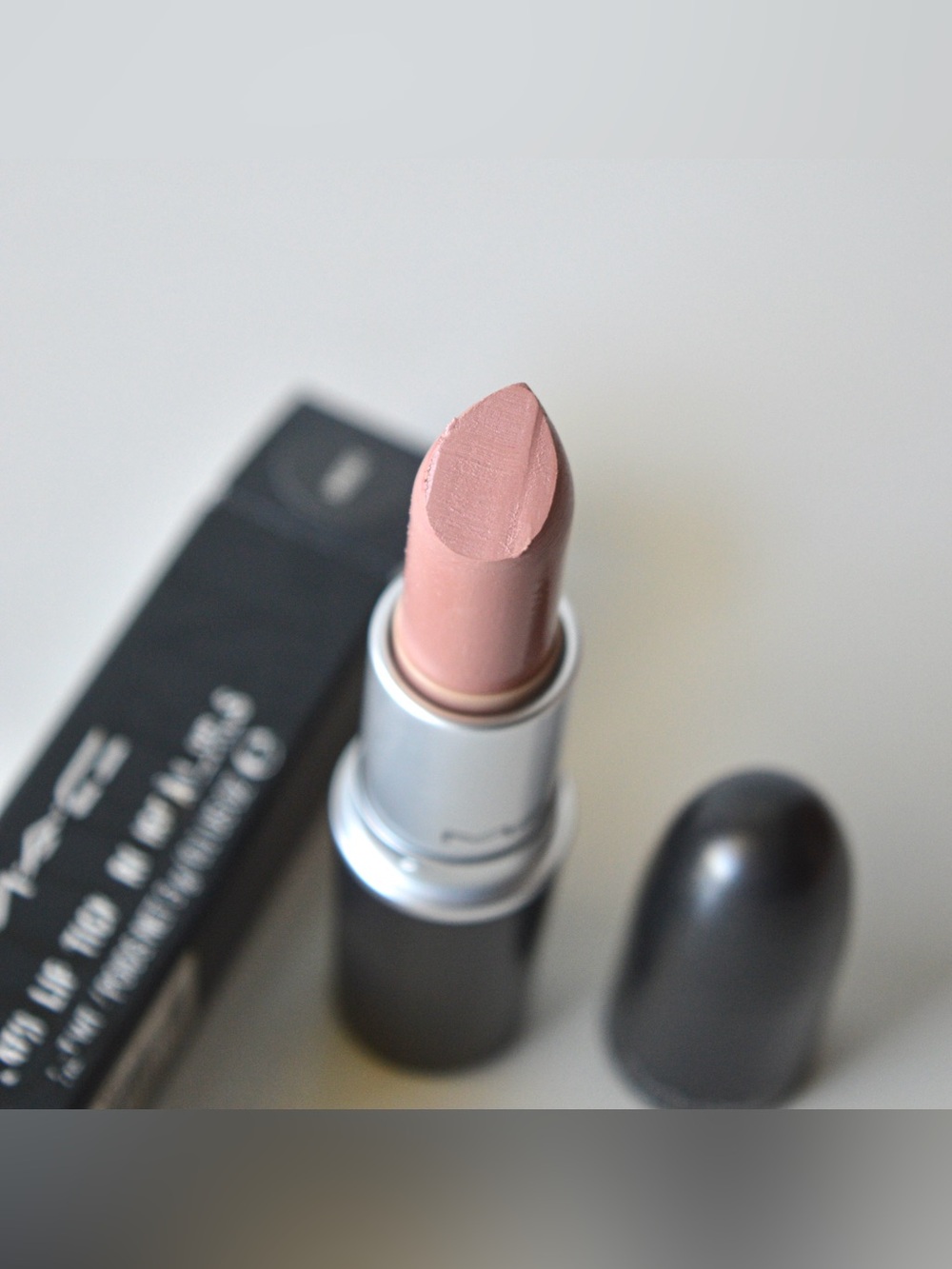 MAC Cosmetics Lipstick *MASQUE* Alexander McQueen Limited Edition RARE - Picture 4 of 11